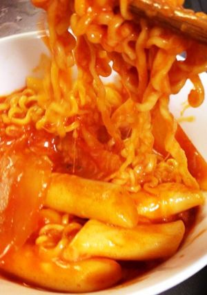 フライパンで簡単ドッポッキチーズラーメン-レシピのメイン写真