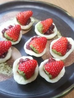 だんごカップにいちごのせ♪-レシピのメイン写真