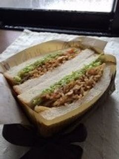 しゃっきりキャベツたっぷり焼きそばサンド-レシピのメイン写真