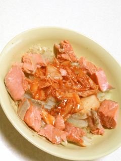 玉ねぎおかかキムチ鮭サラダ-レシピのメイン写真
