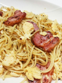 簡単!卵とベーコンとバジルのパスタ-レシピのメイン写真