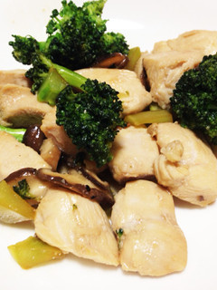 鶏胸肉とブロッコリーと椎茸の炒め物-レシピのメイン写真