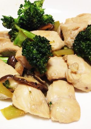 鶏胸肉とブロッコリーと椎茸の炒め物-レシピのメイン写真