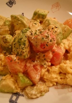 アボカドとトマトのスクランブルエッグ-レシピのメイン写真