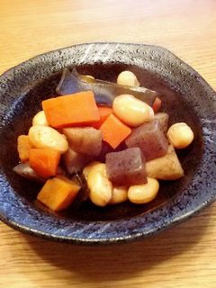 大豆、昆布、人参、こんにゃくで五目豆?-レシピのメイン写真