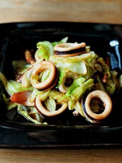 春キャベツとイカの醤油炒め-レシピのメイン写真