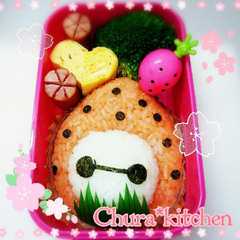รูปของ 春の簡単キャラ弁❈ベイマックス♡苺