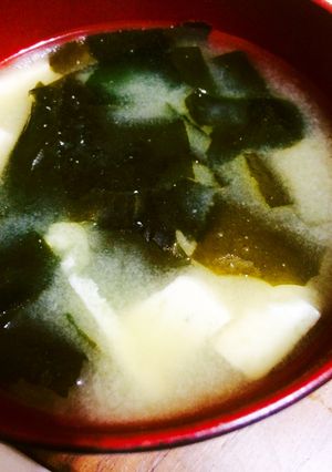 豆腐と揚げとワカメの味噌汁-レシピのメイン写真