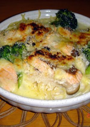 簡単、あつあつ、鮭のホワイトソースパスタ-レシピのメイン写真