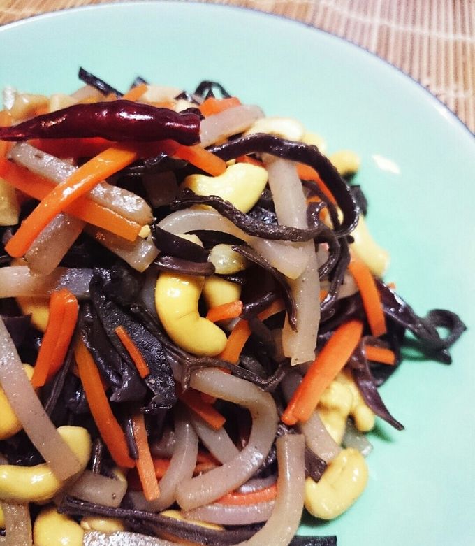 kingrecipe 鶏団子と春菊と大根の酒粕鍋｜レシピと道具で紡ぐ暮らしのメディア‐手