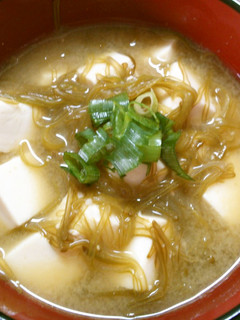 簡単 朝食! めかぶと 豆腐の お味噌汁-レシピのメイン写真