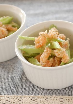 スモークサーモンとセロリの胡麻わさび和え-レシピのメイン写真