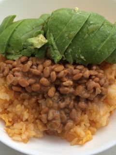 鍋キューブでアボカド納豆キムチチャーハン-レシピのメイン写真