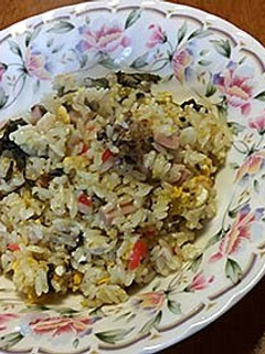 意外と好評!魚肉ソーセージ高菜チャーハン-レシピのメイン写真