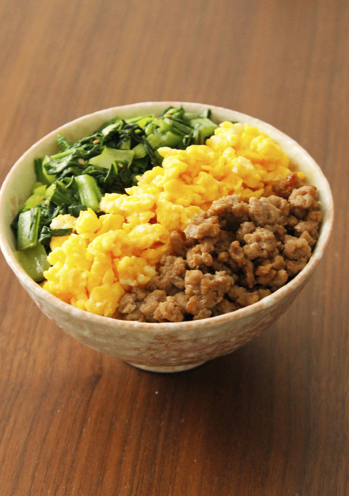 三色丼（そぼろ・たまご・小松菜）-レシピのメイン写真