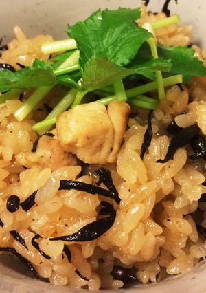 炊飯器で。鶏とひじきのおこわ-レシピのメイン写真