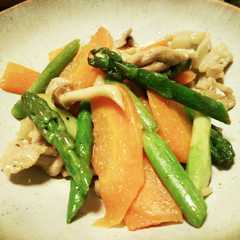 A picture of 豚肉とアスパラの塩炒め.