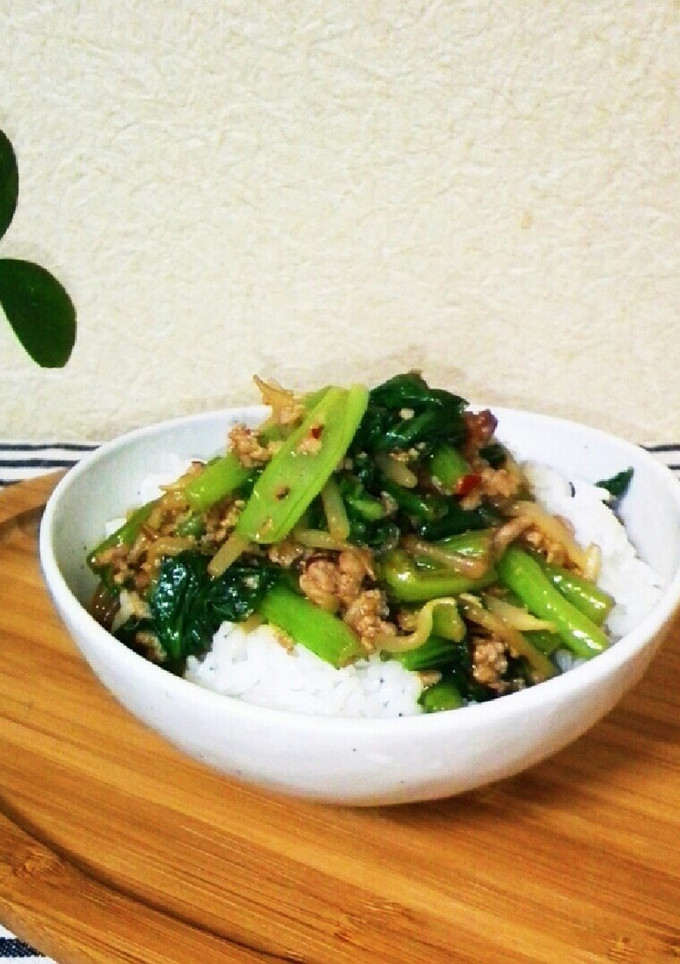 小松菜と、挽き肉の甘辛味噌炒め丼♬*ﾟ-レシピのメイン写真