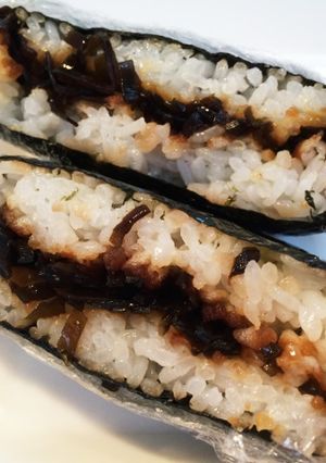 天かすと昆布の佃煮のおにぎらず-レシピのメイン写真