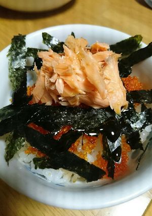 １人ランチにも！とびっこと鮭のうまうま丼-レシピのメイン写真