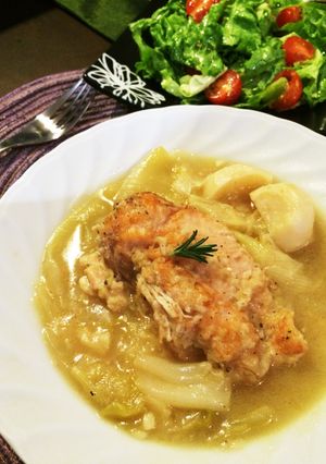 ナイフとフォークで食べる チキンスープ-レシピのメイン写真