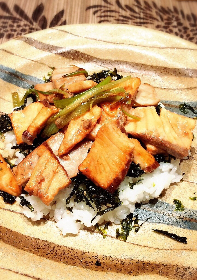 ☆簡単☆ サーモンとマグロのステーキ丼-レシピのメイン写真