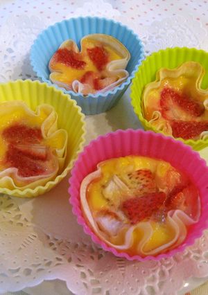 餃子の皮のカップで♪苺のクラフティ-レシピのメイン写真