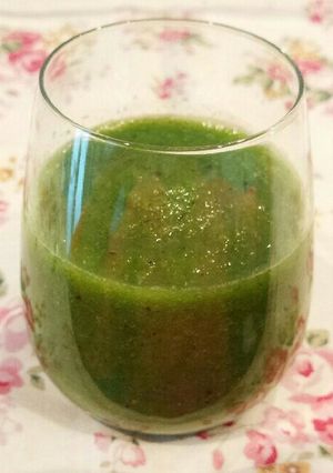 青梗菜水菜キウイりんごグリーンスムージー-レシピのメイン写真