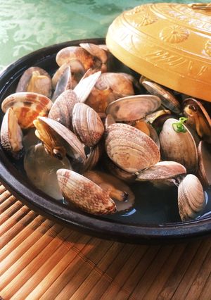 にんにくバター香る♪あさりの洋風酒蒸し-レシピのメイン写真