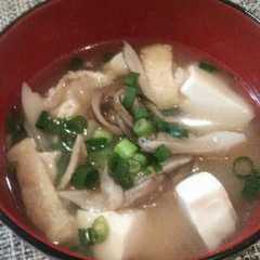 รูปของ 香る舞茸のお味噌汁