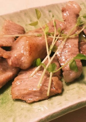 簡単すぎる！豚トロ胡麻油炒め-レシピのメイン写真