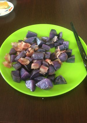 紫芋とベーコンの炒め物-レシピのメイン写真