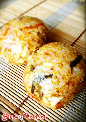 お焦げもあるよ♪石焼ビビンバ風おにぎり-レシピのメイン写真