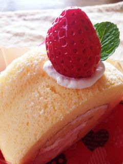 ふわふわ苺ロールケーキ˙ᵕ˙⑅-レシピのメイン写真
