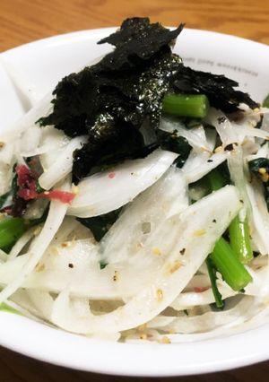 春の味!新玉ねぎと春菊のサラダ-レシピのメイン写真