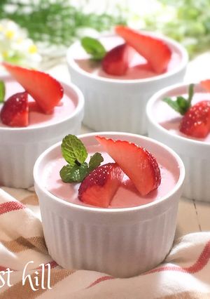 生クリーム不使用・苺ヨーグルトムース-レシピのメイン写真
