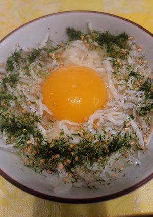 カルシウムＵＰ☆卵かけご飯にシラス♪-レシピのメイン写真
