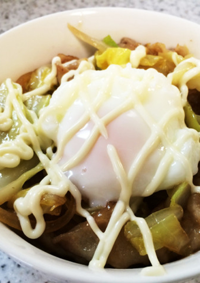 豚バラで生姜焼き丼☆簡単半熟卵マヨのせ♪-レシピのメイン写真