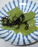 残り物料理　刺身こんにゃくの塩こんぶ炒め