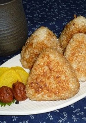 ガーリック風味のチーズ入り焼きおにぎり-レシピのメイン写真