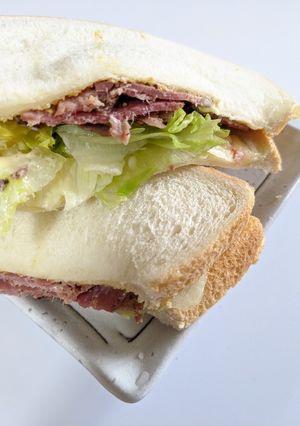 市販で楽チン♡パストラミビーフサンド-レシピのメイン写真