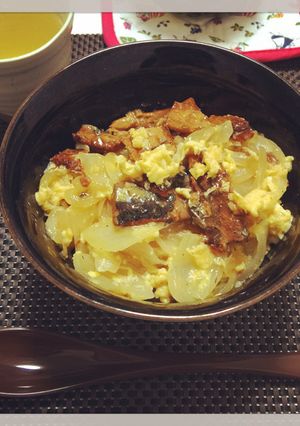 簡単★さんまの蒲焼卵とじ丼-レシピのメイン写真