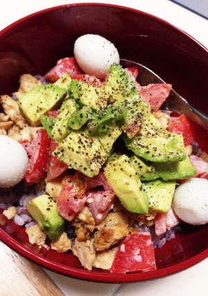 簡単ビンチョウマグロのアボカドトマト丼-レシピのメイン写真
