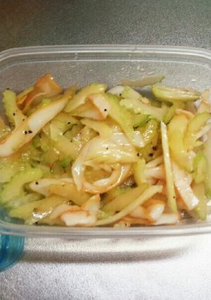 セロリとイカの燻製のマリネ-レシピのメイン写真