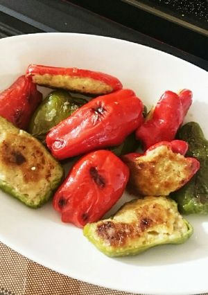 おからでヘルシー＊緑と赤ピーマンの肉詰め-レシピのメイン写真