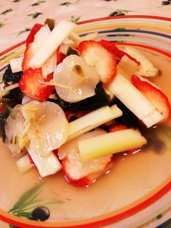 春だよ♡超簡単♡イチゴと山うどの酢の物-レシピのメイン写真