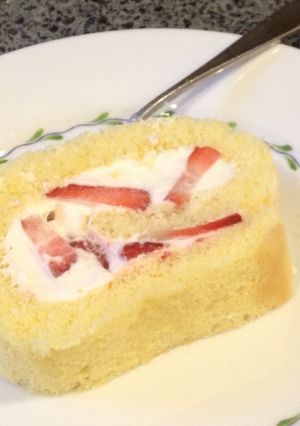 イチゴのロールケーキ-レシピのメイン写真