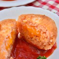 A picture of 冷凍卵とチーズがとろ～り♪ライスコロッケ.