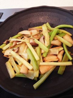 セロリとエリンギのバター醤油炒め-レシピのメイン写真