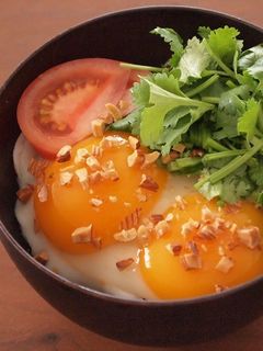 エスニックな気分の目玉焼き丼♪-レシピのメイン写真